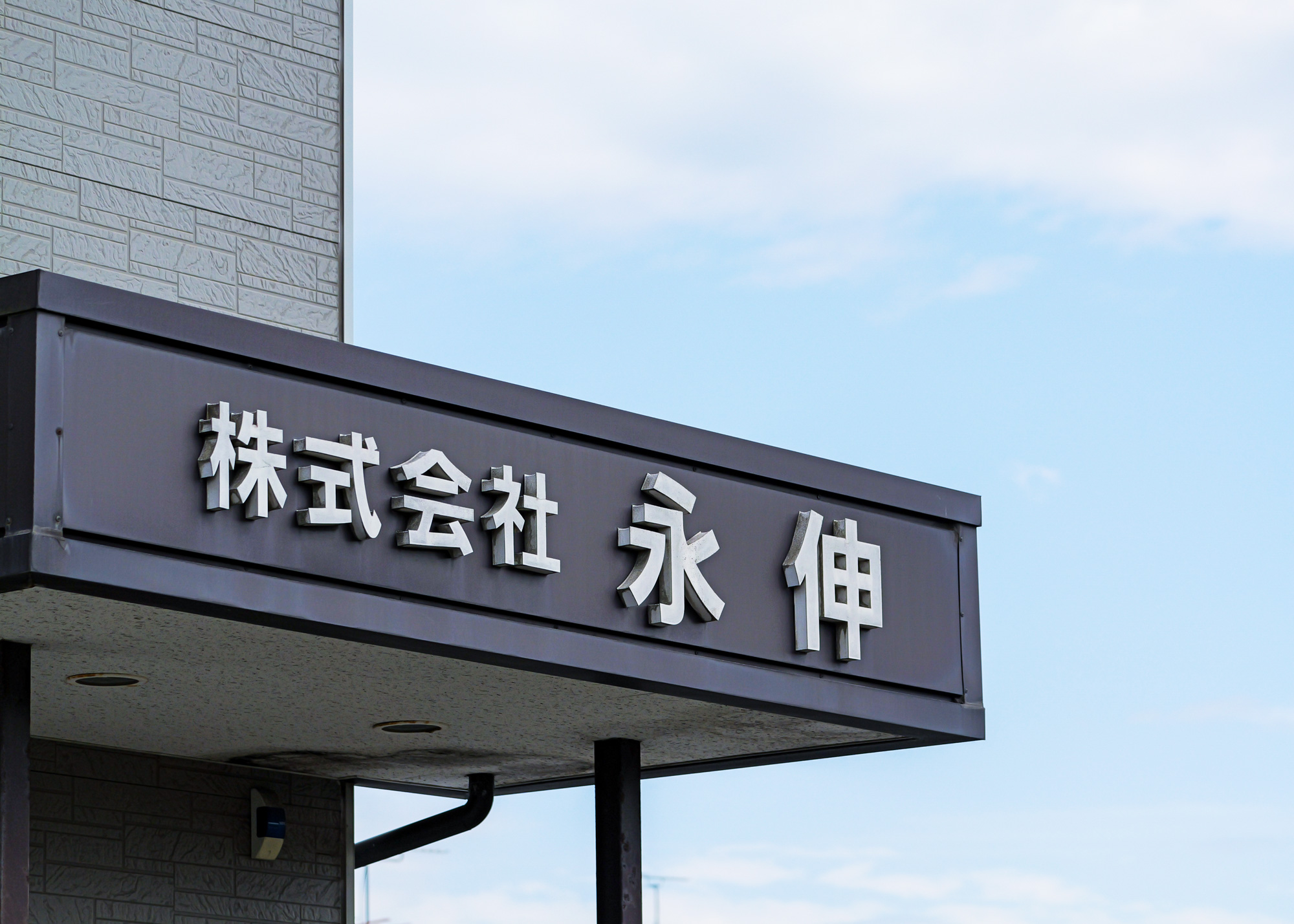 P1003578